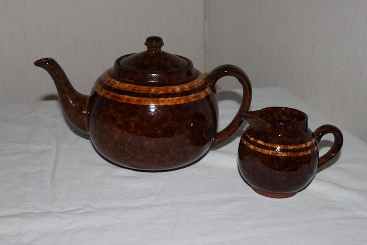 Théière et pot à lait vintage en faïence, Maison & Meubles, Cuisine | Vaisselle, Comme neuf, Récipient(s), Poterie rustique, Céramique