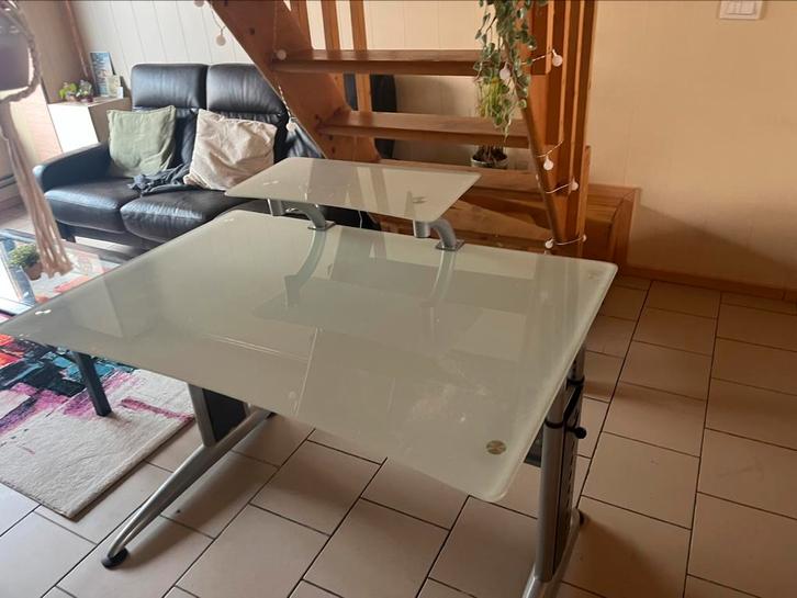 Gratis glazen bureau tafel, Huis en Inrichting, Bureaus, Zo goed als nieuw, Bureau, In hoogte verstelbaar, Ophalen