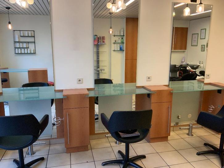 J.J.MAES kapsalonmeubilair, Zakelijke goederen, Exploitaties en Overnames