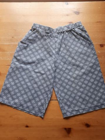 Short enfant taille 152