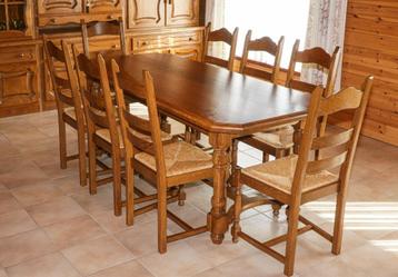 Heel mooie EIKEN tafel met acht (8) stoelen beschikbaar voor biedingen
