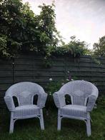Twee witte rotan tuinstoelen, Ophalen, Gebruikt, Rotan