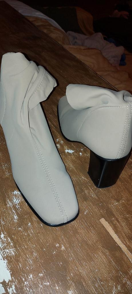 Laarzen  soklaarzen aansluitend elastisch maat 40, Kleding | Dames, Schoenen, Ophalen of Verzenden