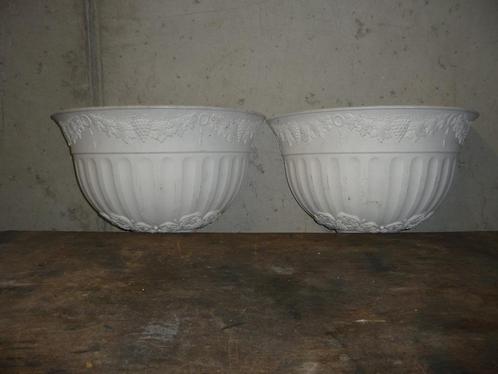 2 MUURBLOEMBAKKEN HALVE MANEN, Tuin en Terras, Bloembakken en Plantenbakken, Zo goed als nieuw, Kunststof, Balkon, Tuin, Ophalen