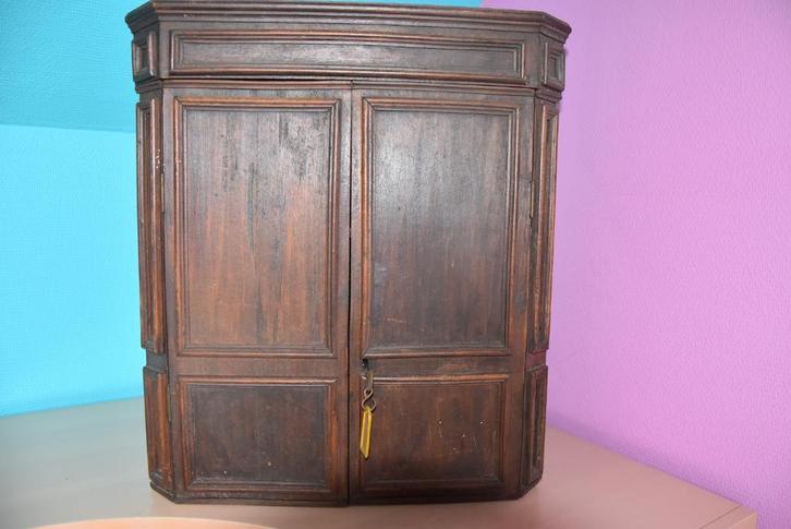 Hoekkastje sacristie reliques, Antiek en Kunst, Curiosa en Brocante, Ophalen