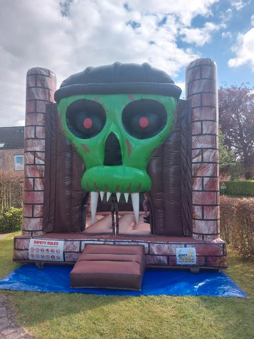 Springkasteel piraten burcht te huur, Hobby en Vrije tijd, Feestartikelen | Verhuur, Zo goed als nieuw, Ophalen of Verzenden