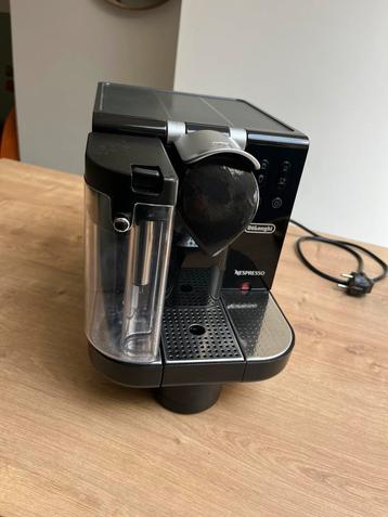 Delonghi EN670 Lattissima, Elektronische apparatuur, Koffiezetapparaten, Ophalen, Gebruikt, Koffiemachine, Koffiepads en cups