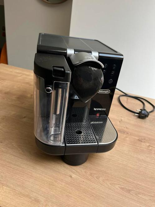 Delonghi EN670 Lattissima, Elektronische apparatuur, Koffiezetapparaten, Gebruikt, Koffiepads en cups, Koffiemachine, Ophalen