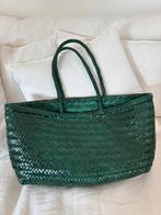 Woven bag green, Handtassen en Accessoires, Tassen | Damestassen, Ophalen, Nieuw