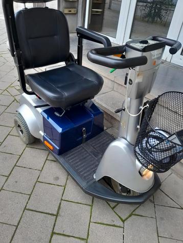 Chaise roulante electrique Sterling Calypso scootmobiel pmr disponible aux enchères