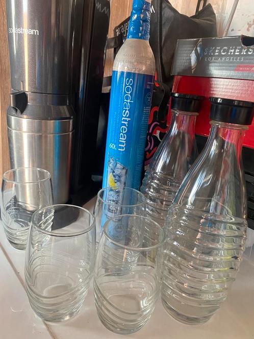 Sodastream weinig gebruikte complete kavel, Elektronische apparatuur, Bruiswatermachines, Zo goed als nieuw, Ophalen of Verzenden