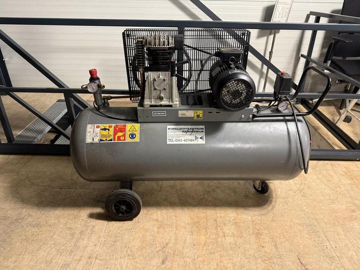 Compressor 6 jaar oud, Doe-het-zelf en Bouw, Overige Doe-Het-Zelf en Bouw, Zo goed als nieuw, Ophalen of Verzenden