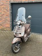 Vespa primavera touring A-klasse in goede staat, Fietsen en Brommers, Ophalen, Zo goed als nieuw, Vespa