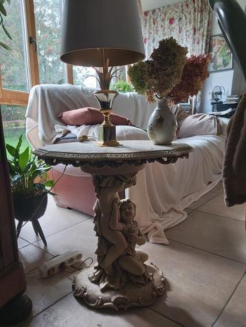 kleine tafel beschikbaar voor biedingen