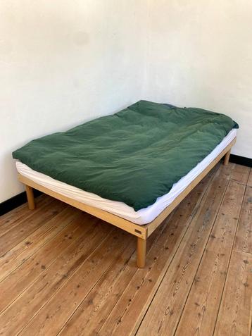 houten bed (twijfelaar 120cm) beschikbaar voor biedingen