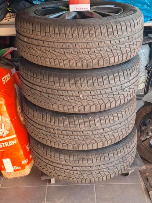 Winterbanden Hankook met velgen merk Carmani 17 inch, Auto diversen, Autosport-onderdelen, Zo goed als nieuw, Ophalen