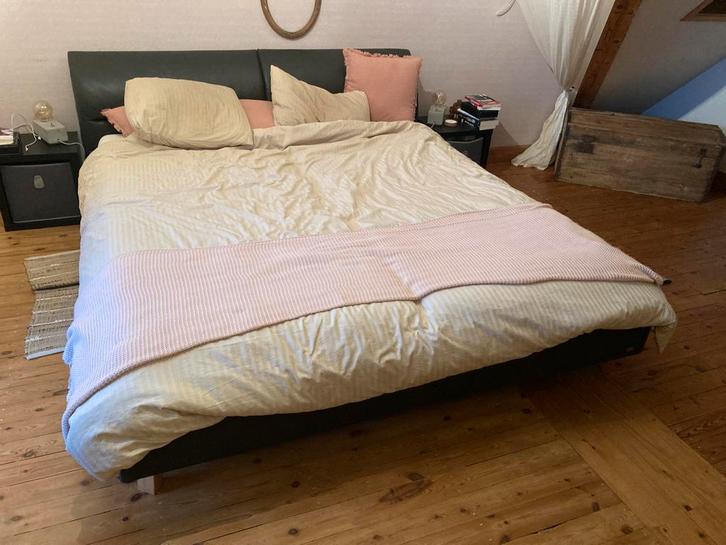 Lit king size complet electrique Ruf Betten cuir anthracite, Maison & Meubles, Chambre à coucher | Waterbedden, Comme neuf, Système duo