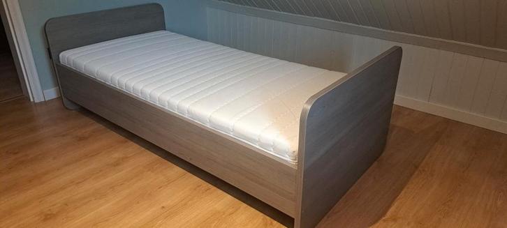 1 persoonsbed evt met bijhorende kleerkast., Huis en Inrichting, Slaapkamer | Bedden, Zo goed als nieuw, Eenpersoons, 90 cm, Overige maten