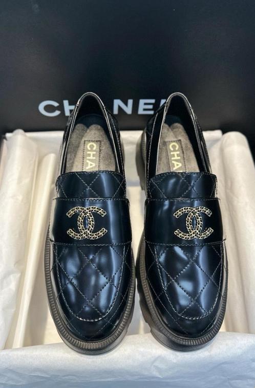 Chanel SS24 schoenen shoes instappers chaussures flâneurs, Kleding | Dames, Schoenen, Ophalen of Verzenden