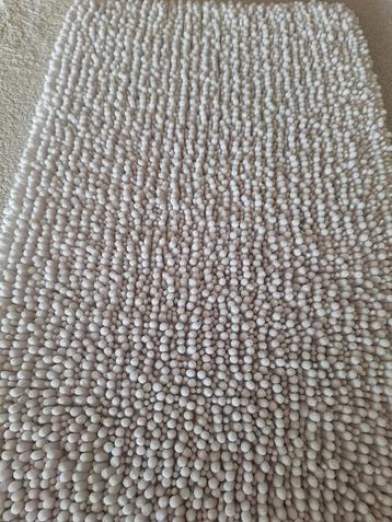 Nieuwe witte badmat 80x50cm beschikbaar voor biedingen