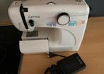 Machine à coudre Larvia avec tous les accessoires et housse, Hobby & Loisirs créatifs, Machines à coudre & Accessoires, Neuf, Autres marques