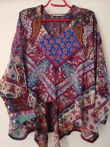 Kleurrijke blouse beschikbaar voor biedingen
