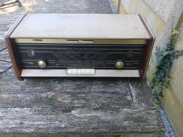 Zoldervondst Vintage radio  beschikbaar voor biedingen