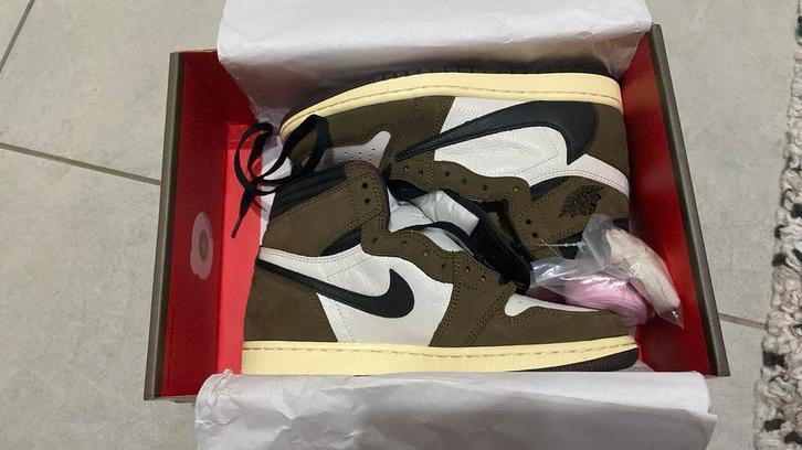 Travis Scott x Air Jordan 1 Retro High, Kleding | Heren, Schoenen, Nieuw, Sneakers, Bruin, Ophalen of Verzenden