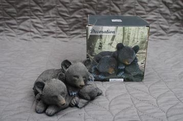 *Decoratie 2 zwarte beren L 15 cm x Br 12 cm x H 9 cm beschikbaar voor biedingen