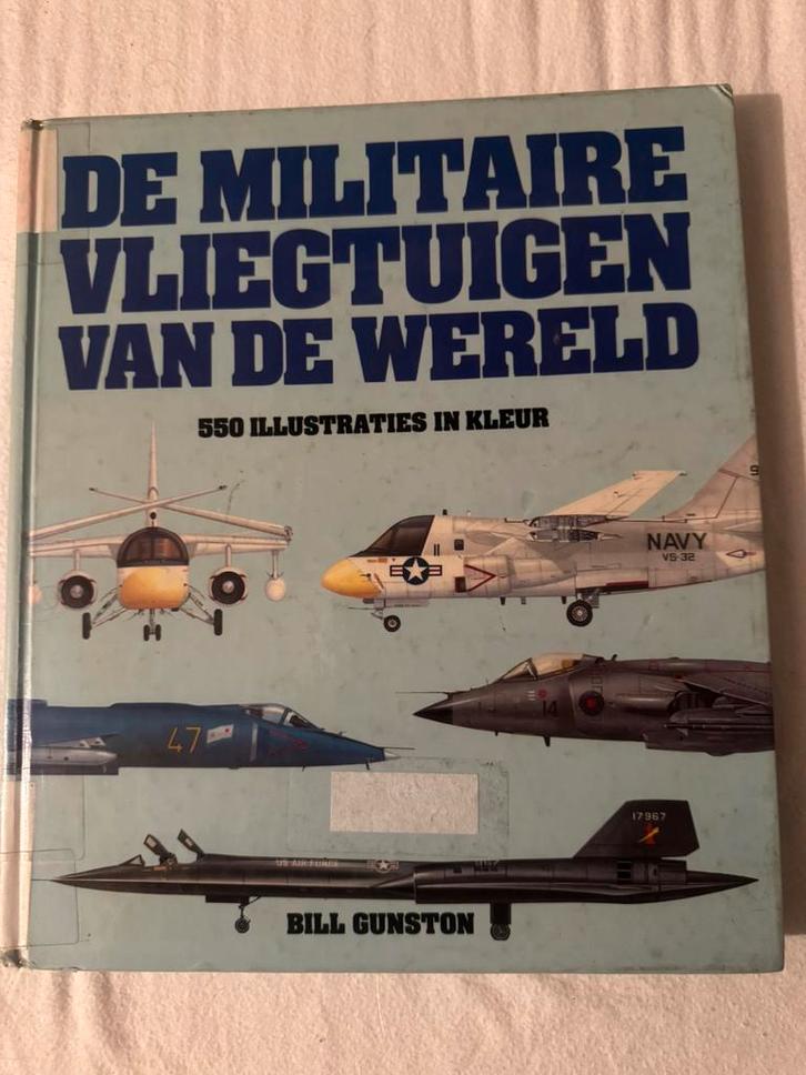De militaire vliegtuigen van de wereld – Bill Gunston, Boeken, Oorlog en Militair, Gelezen, Ophalen