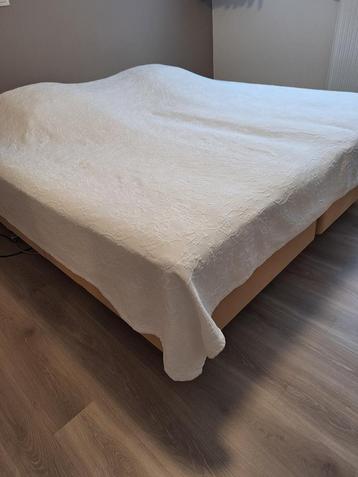 Boxspring 2m, 90 x 200, electrisch beschikbaar voor biedingen