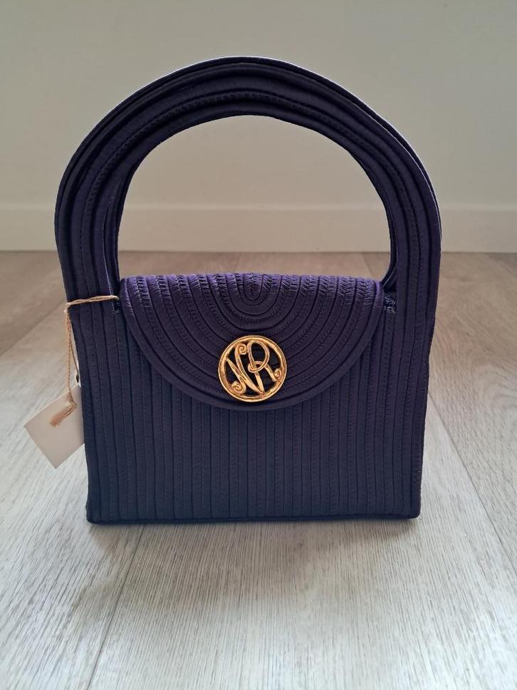 Hand-en schoudertasje Nina Ricci - vintage, Handtassen en Accessoires, Tassen | Damestassen, Nieuw, Avondtasje, Paars, Ophalen