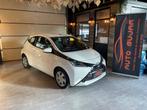 Toyota Aygo 1.0i VVT-i **4000 KM / AIRCO / ECRAN / CARNET FU, Autos, Toyota, Carnet d'entretien, Berline, 998 cm³, Achat