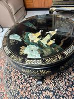 Table.  Avec incrustation. Faire offre, Ophalen