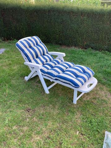 2 chaises longues de jardin  beschikbaar voor biedingen