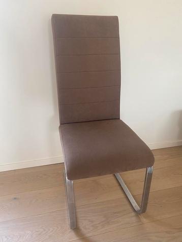 Set van 6 stoelen in bruin stof