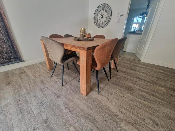 Massief houten eettafel met 6suede stoelen., Huis en Inrichting, Stoffering | Vloerbedekking, Gebruikt, Ophalen