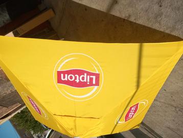parasol lipton, Enlèvement, Neuf