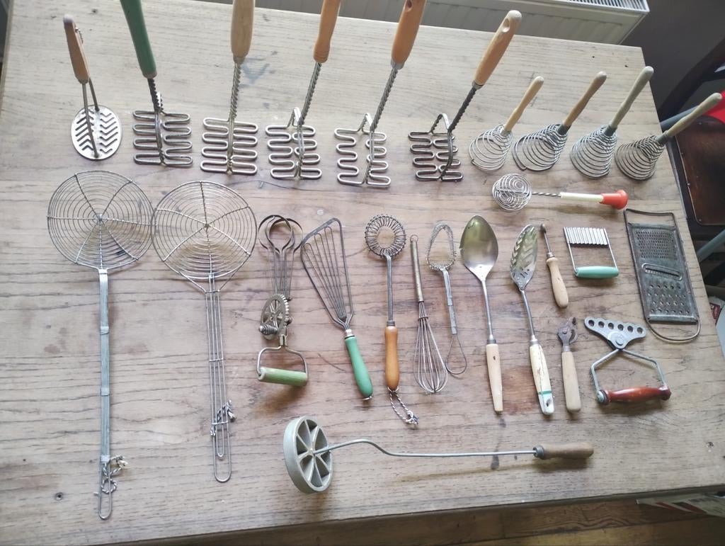 Lot ijzeren keuken gerei stamper rasp wafelijzer schuimspaan, Antiquités & Art, Antiquités | Ustensiles de cuisine, Enlèvement ou Envoi