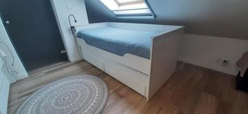 Bed met 2 opberglades en uitschuifbaar logeerbed (2x) beschikbaar voor biedingen