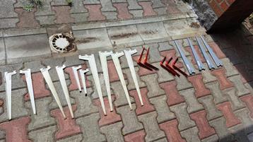 15 équerres + rails divers tailles dont Element system beschikbaar voor biedingen