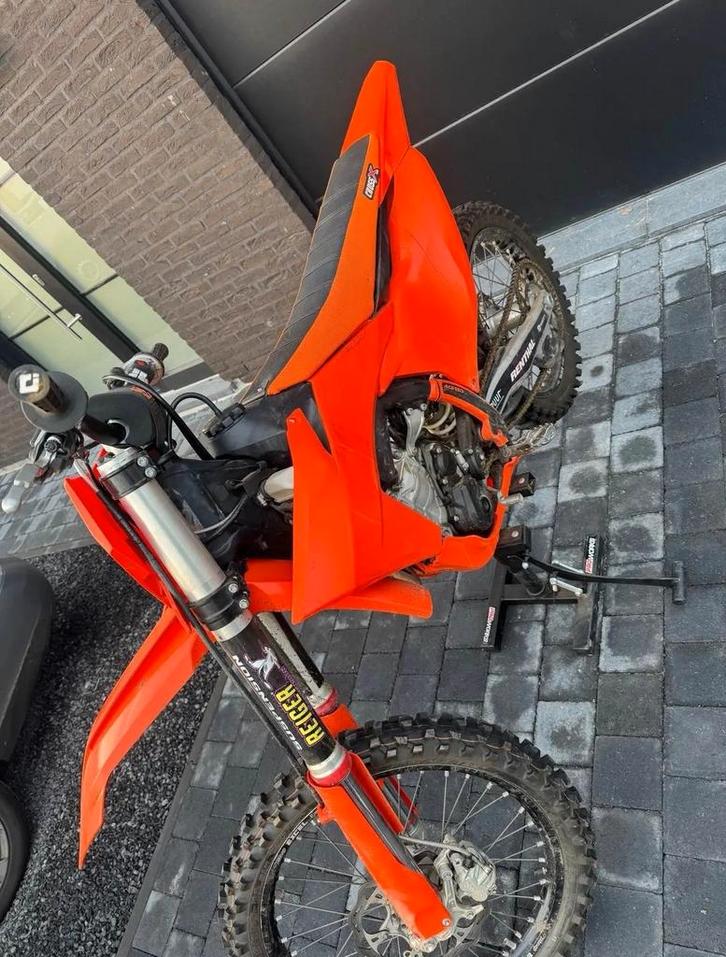 KTM SXF 350
KTM350 bien entretenu à partir de 2023.

I, Vélos & Vélomoteurs, Cyclomoteurs | Cyclomoteurs de cross, Comme neuf
