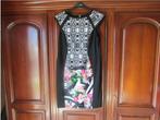 jurk nr 13 zwart met bloem 80 euro., Kleding | Dames, Jurken, Ophalen, Zo goed als nieuw, Zwart