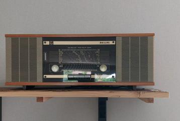 Retro Philips radio beschikbaar voor biedingen