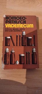 Homeopathisch vademecum  228 blz, Gelezen, Ophalen of Verzenden