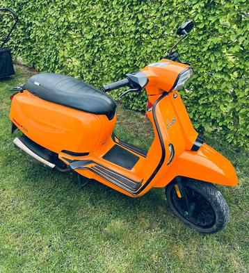 Prachtige vespa Lambretta V50 special , A klasse!!, Fietsen en Brommers, Ophalen, Zo goed als nieuw