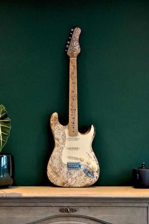 Getransformeerde Stratocaster elektrische gitaar (Relic), Muziek en Instrumenten, Snaarinstrumenten | Gitaren | Elektrisch, Gebruikt