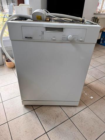 Miele vrijstaande vaatwasser – werkt perfect beschikbaar voor biedingen