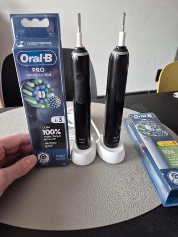 2 Brosse à dents oral-b pro 1 beschikbaar voor biedingen