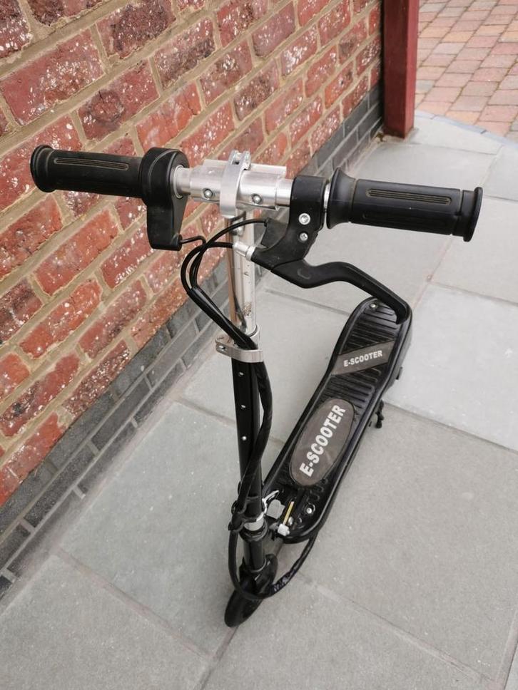 Kinder step (e-scooter), Fietsen en Brommers, Steps, Zo goed als nieuw, Ophalen
